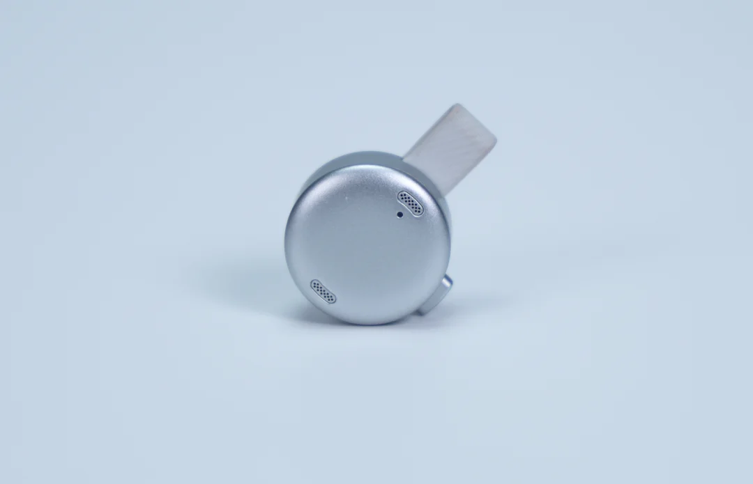 飞书合作的第一款AI硬件来了，居然是个AI录音豆。