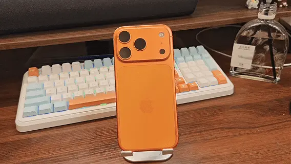 飞书合作的第一款AI硬件来了，居然是个AI录音豆。