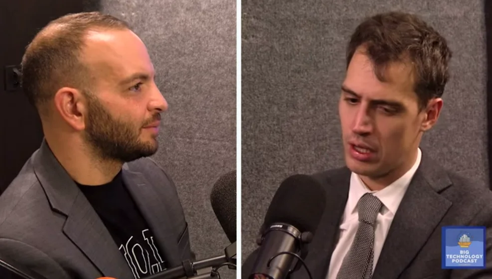 这家西方开源大模型公司，开源出了DeepSeek-V3背后的架构！头部模型表现都差不多了，Mistral CEO自曝如何赚钱