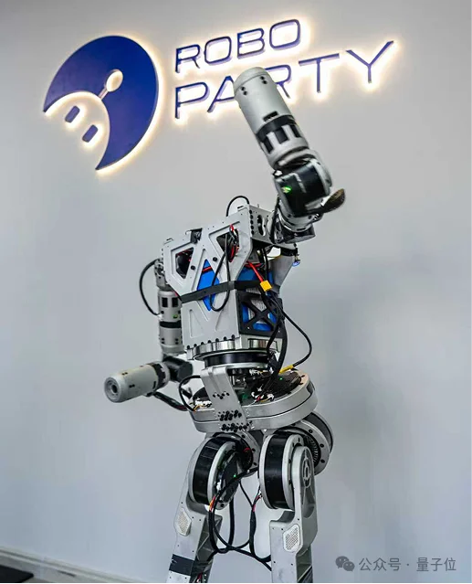 哈工大系闯出人形机器人黑马：成立不到一年，全栈开源3m/s原型机，小米商汤都投了