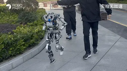 哈工大系闯出人形机器人黑马：成立不到一年，全栈开源3m/s原型机，小米商汤都投了