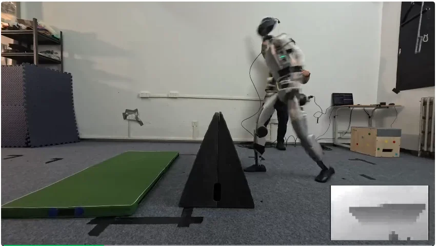 让机器人拥有本能反应!清华开源:一套代码实现跑酷、野外徒步两大能力