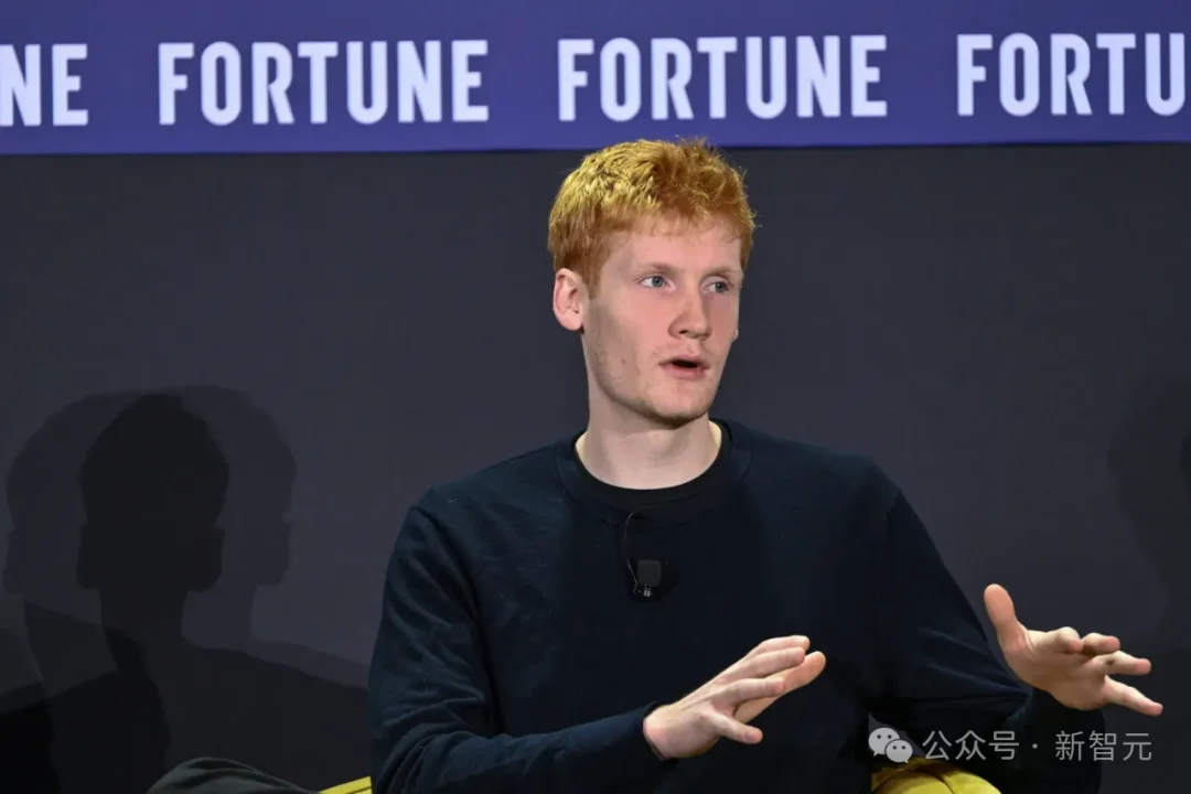 代码死了,死在Cursor生成3000000行浏览器的那个晚上!