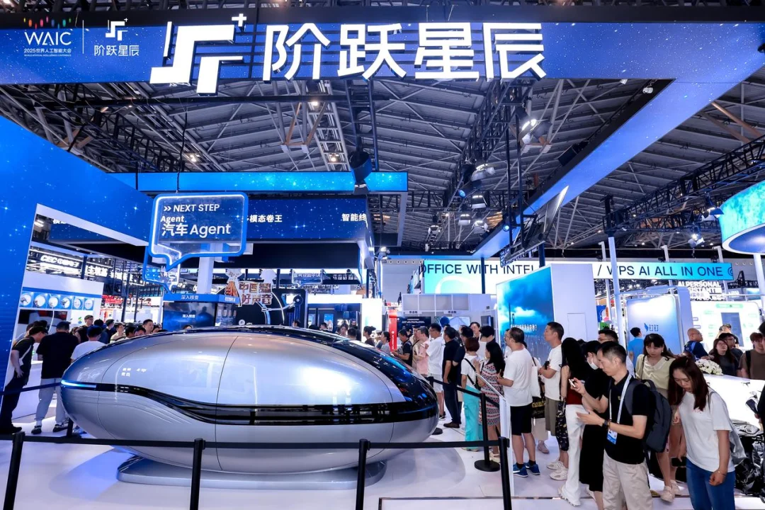 印奇挂帅阶跃星辰:阶跃星辰完成超 50 亿元人民币 B+ 轮融资