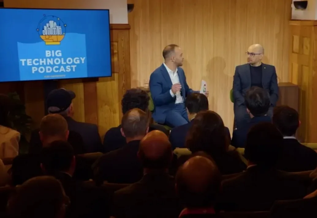 谷歌DeepMindCEO：谷歌最接近AGI的模型是Veo，不是Gemini 3！没有引入广告的计划，曝AI眼镜最新进展：杀手级应用将出现