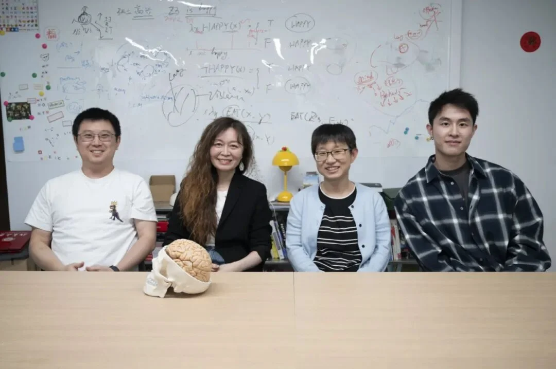 北大AI研究颠覆认知:我们看到的不是真实,而是被语言润色过的现实