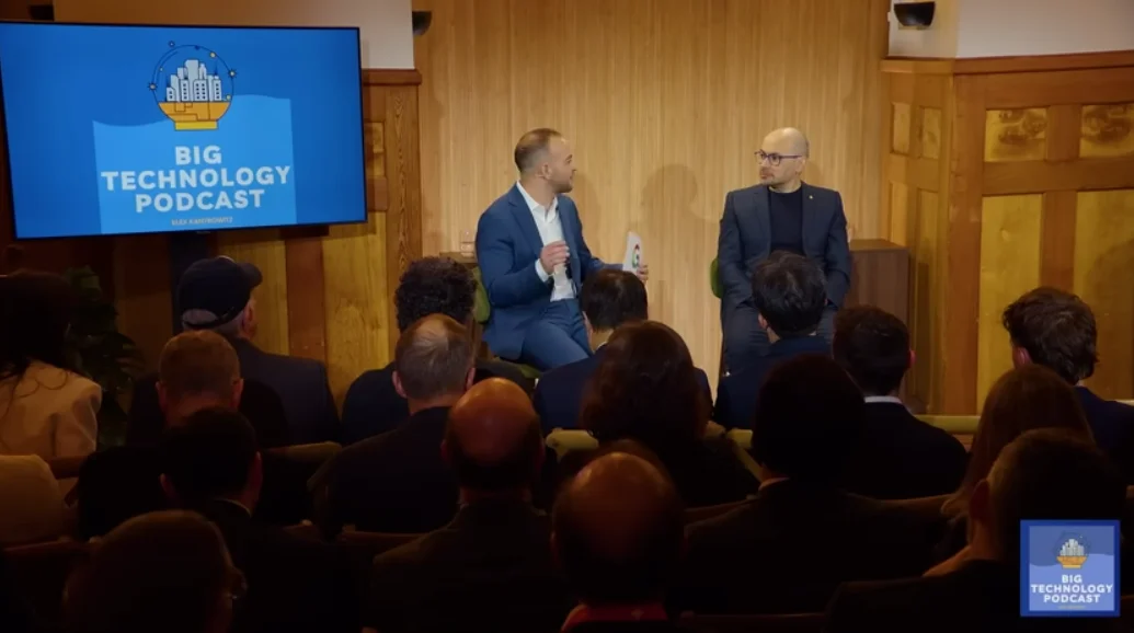 谷歌DeepMindCEO：谷歌最接近AGI的模型是Veo，不是Gemini 3！没有引入广告的计划，曝AI眼镜最新进展：杀手级应用将出现