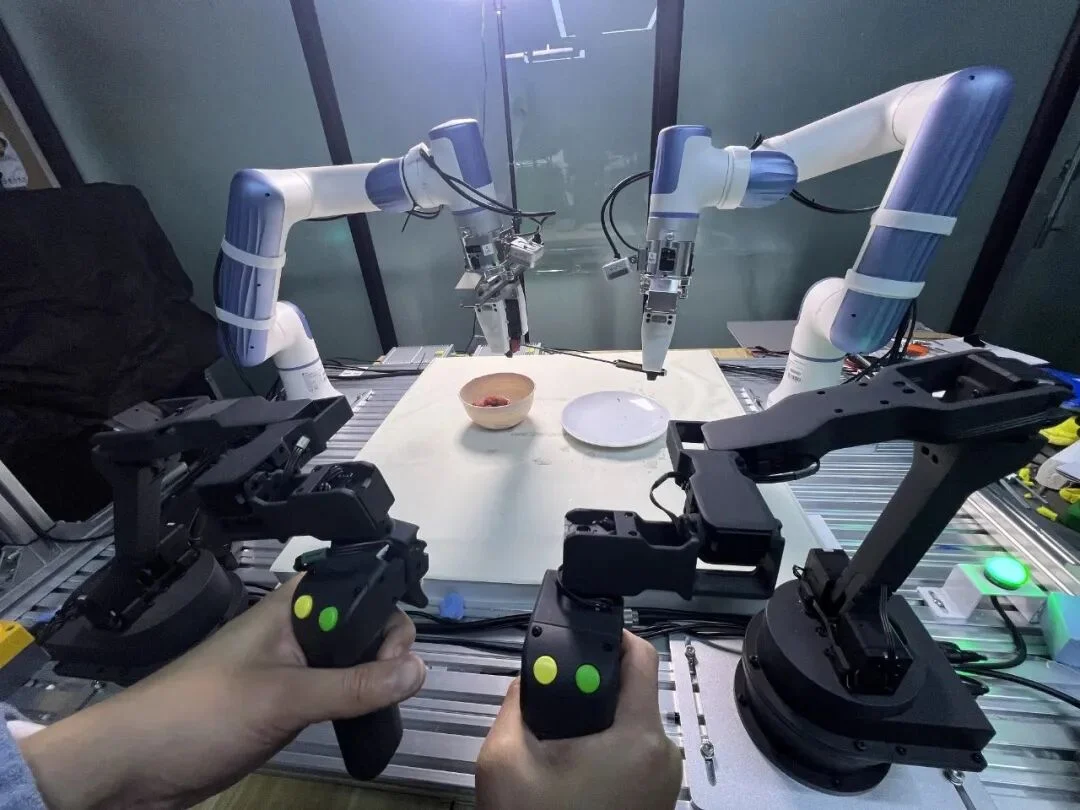 上海交大给具身智能发了一张“统考卷”,这会是机器人的LMArena吗?