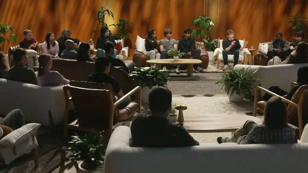 奥特曼亲口承认 GPT-5.2 搞砸了,这是 OpenAI CEO 最特别的一次直播