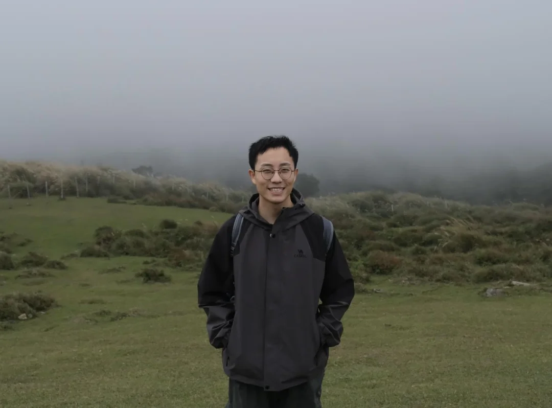 Agent学会“预测同伴”，神经网络里涌现出了类社会位置细胞