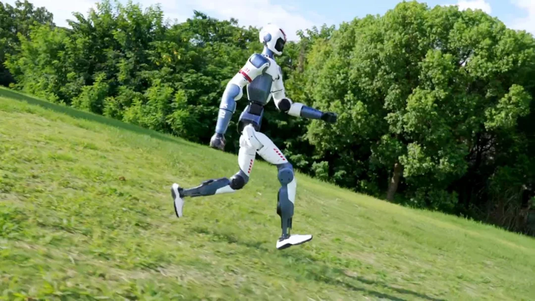 年销5500台全球第一，谁在买宇树的人形机器人？