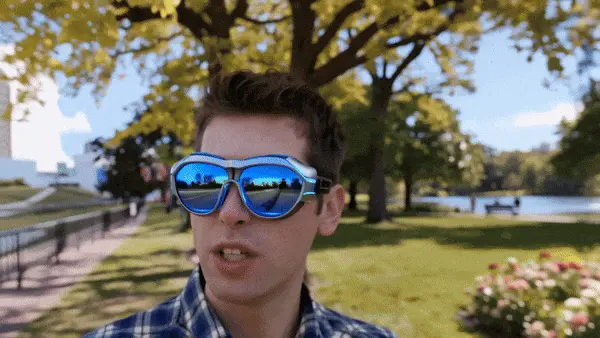 昆仑万维开源的SkyReels-V3，把马斯克请来带货了