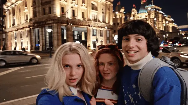 昆仑万维开源的SkyReels-V3，把马斯克请来带货了