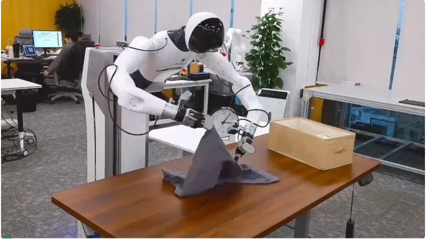 刚刚,智元提出SOP,让VLA模型在真实世界实现可扩展的在线进化