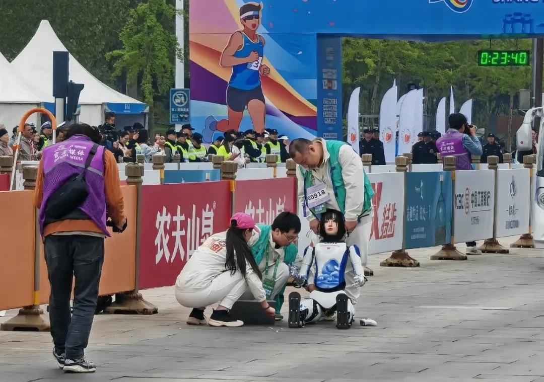 套壳、断头和热舞,AI在这一年的动人瞬间