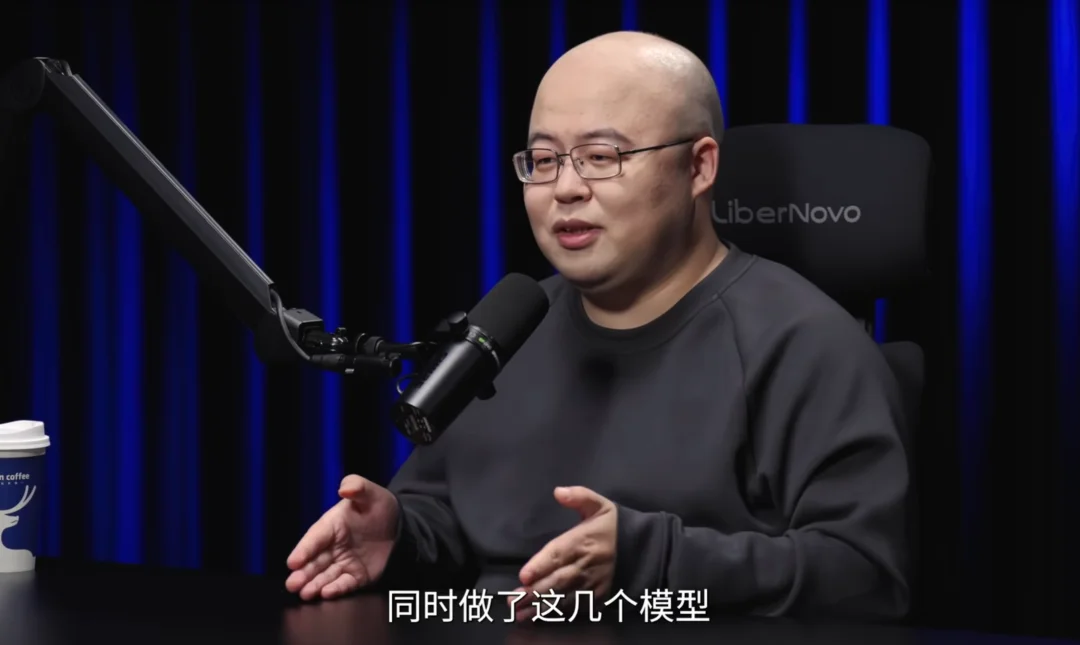 刚刚！MiniMax敲钟上市，市值高达827亿港元！闫俊杰爆料：内部代码80%都由AI完成，公司平均年龄29岁，账上超10亿美金