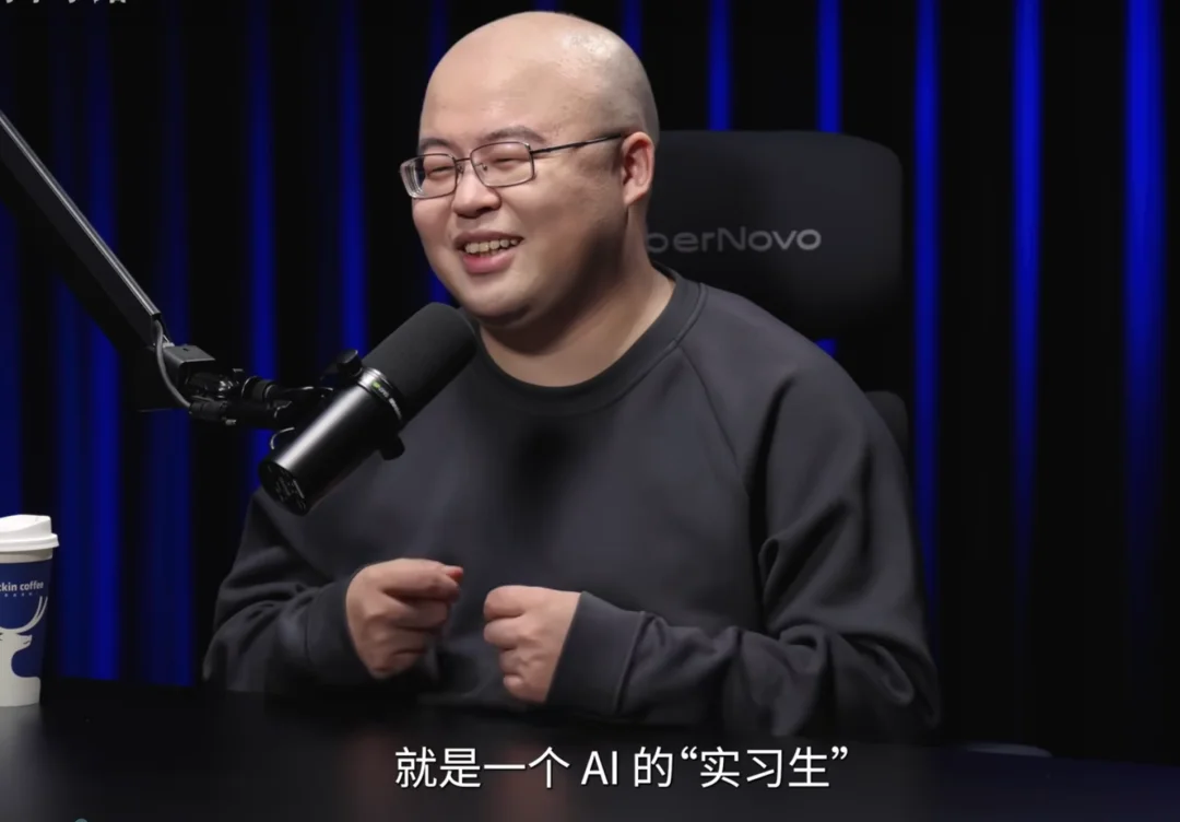 刚刚！MiniMax敲钟上市，市值高达827亿港元！闫俊杰爆料：内部代码80%都由AI完成，公司平均年龄29岁，账上超10亿美金