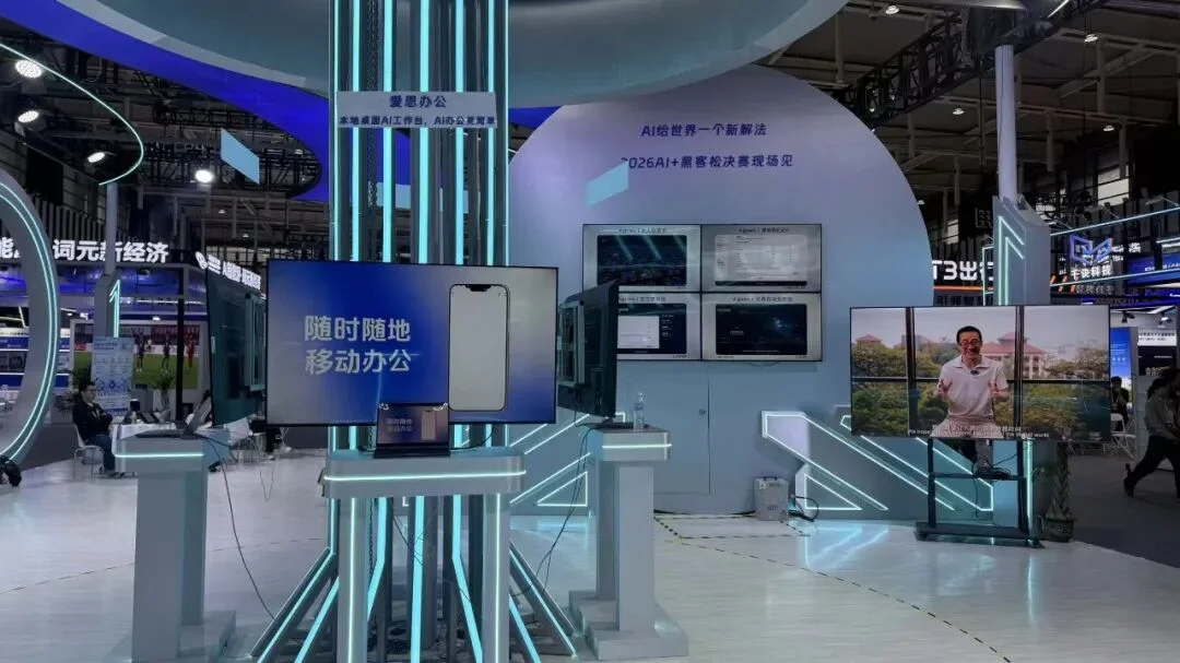 一句话指挥机器人组团打工，还能越干越聪明?这波物理AI有点夯