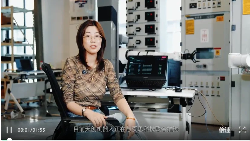 一句话指挥机器人组团打工，还能越干越聪明?这波物理AI有点夯
