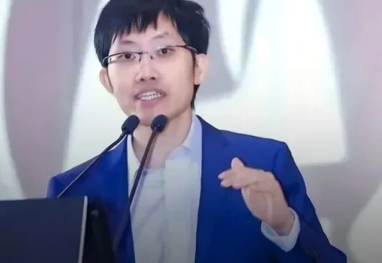 给梁文锋投1000亿的人都有谁？