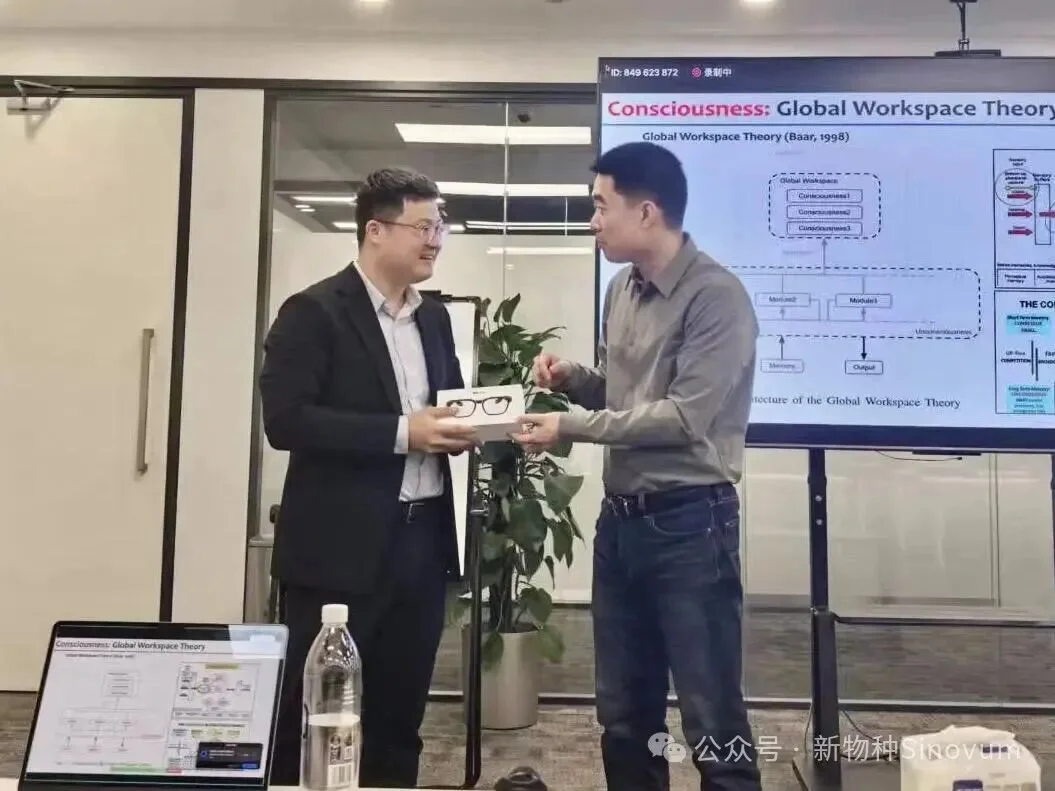 让AI进家门但不「当家」｜对话班布AI邓程