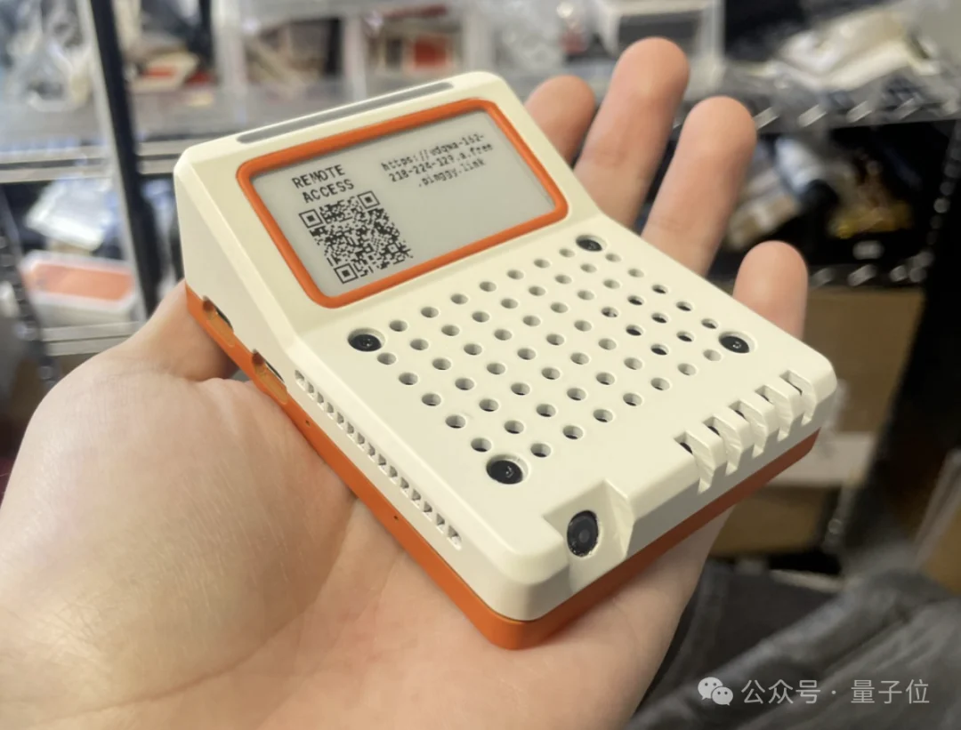 两个95后华人,搞出硬件版Clawdbot,售价1700元