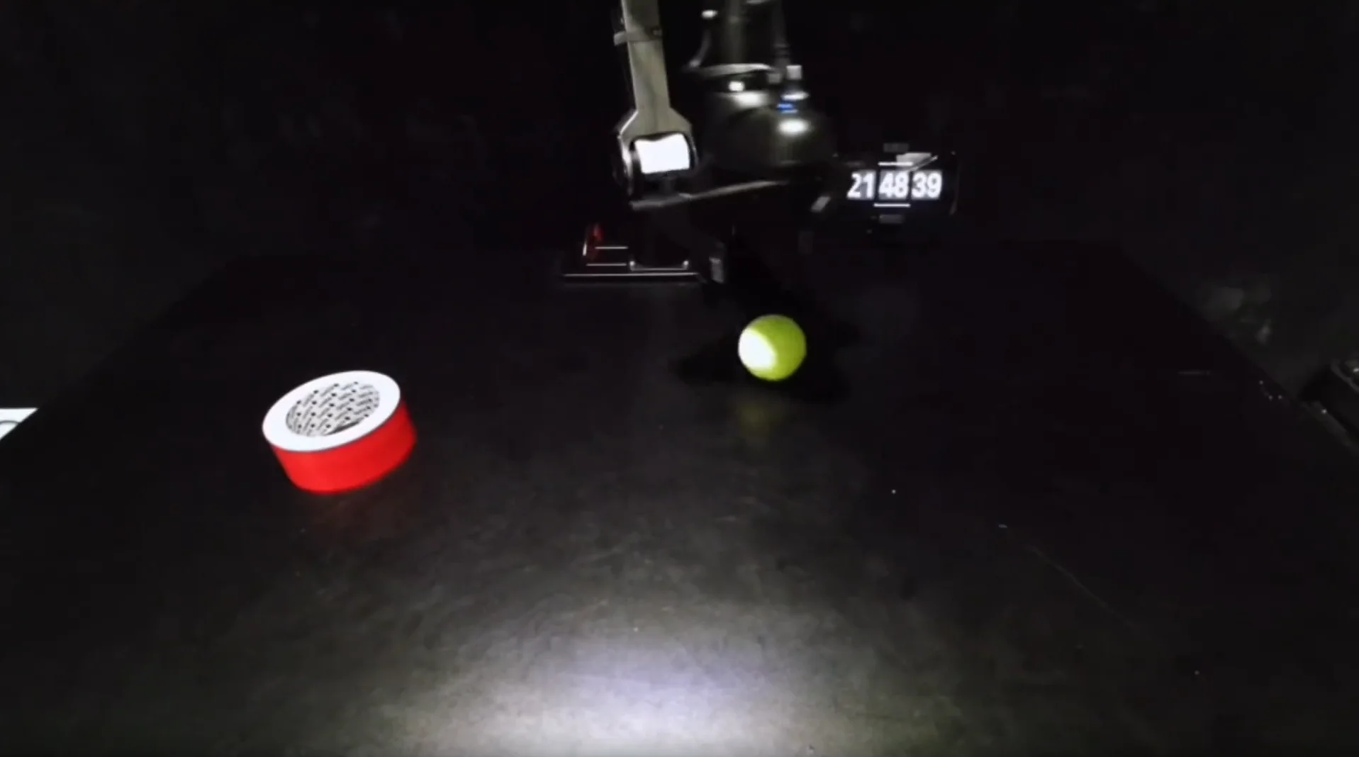 破解机器人「慢半拍」难题：南洋理工解决VLA致命短板，动态世界断层领先