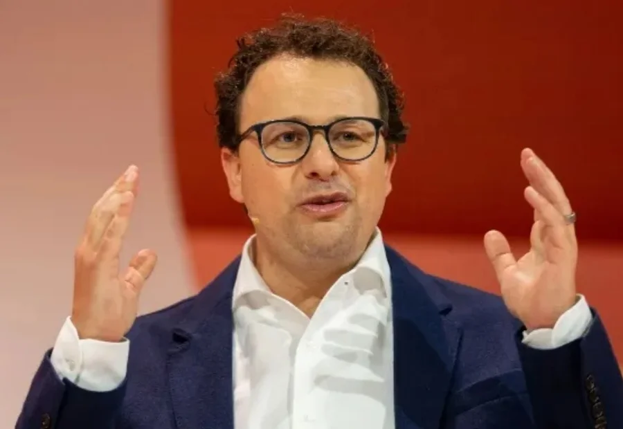 刚刚，一个2.6万亿AI独角兽诞生！英伟达微软押注，马斯克急了