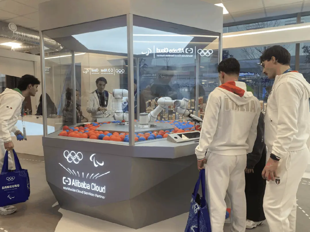 赛前必「摸福」？阿里云这个 AI 装置成了运动员的「冬奥许愿池」