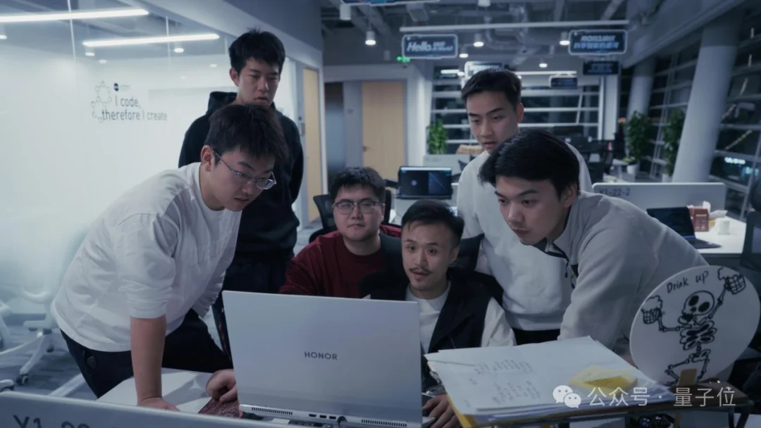 情人节最硬核“Kiss”！中国AI突破300年亲吻数难题，连刷多维度纪录