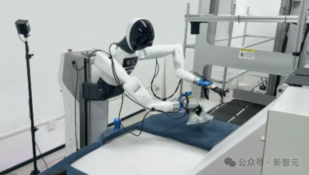 一副手套，干翻硅谷炫技派！中国队杀入战场，狂卷100万小时数据