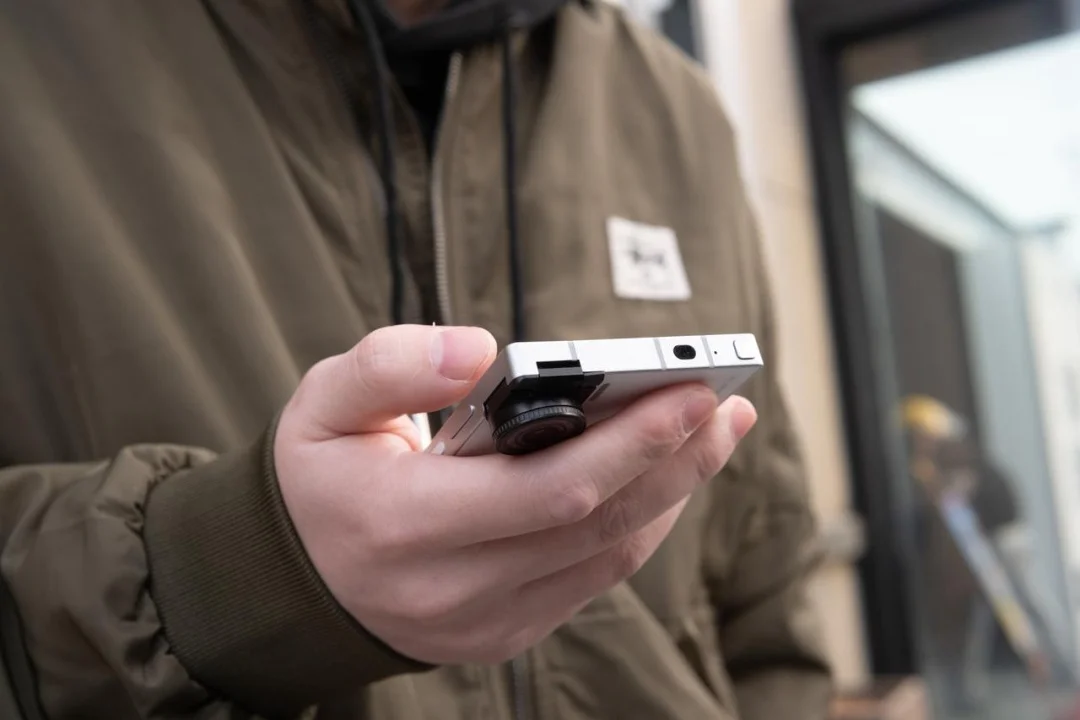 售价 3000 的「方块手机」，治好了我的 AI 硬件焦虑