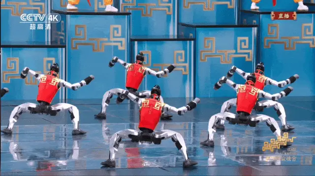 春晚机器人炸翻外网！老外逐帧研究真假：直呼 amazing