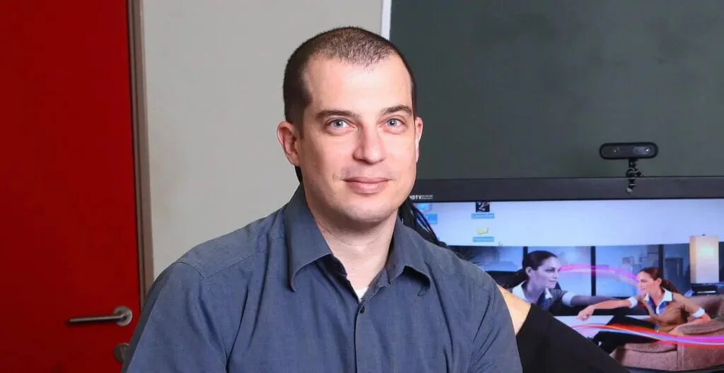 苹果史上第二大收购!20 亿美元拿下「读脸 AI」,不是用在 iPhone