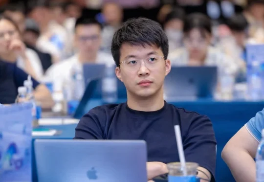 文科生 72 小时杀入 GitHub 全球榜：我没写一行代码，但指挥了一支 AI 军队