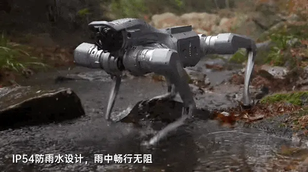 刚刚，宇树发布马年首个重磅机器人新品，小身板扛起200斤大汉