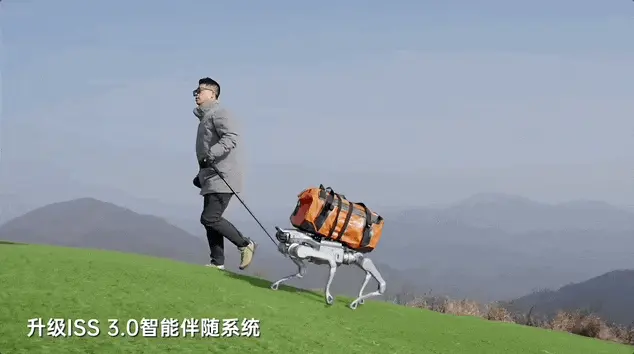 刚刚，宇树发布马年首个重磅机器人新品，小身板扛起200斤大汉