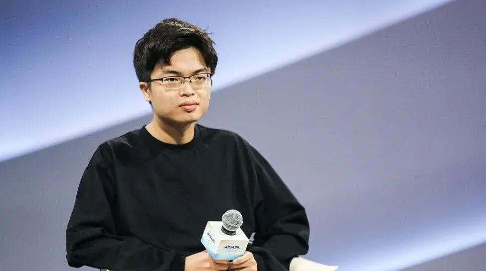 杨植麟暂时挺过风暴