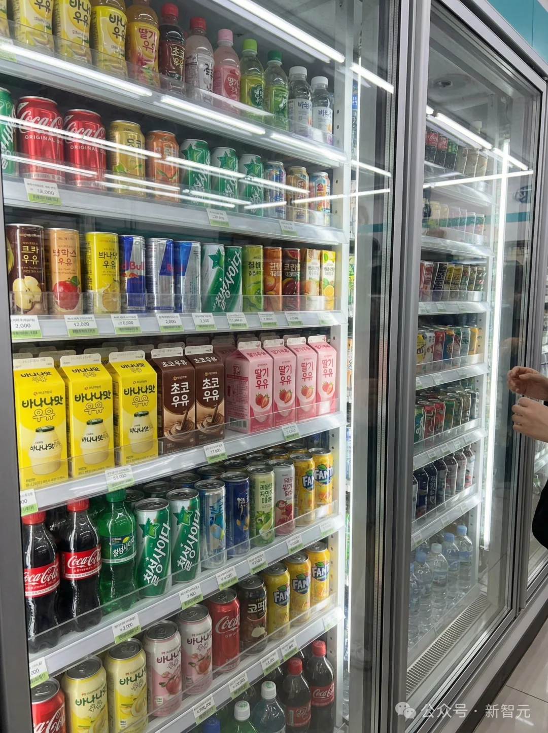 谷歌深夜突发Nano Banana 2，生图圈天塌了！Pro级4K大片，价格砍半