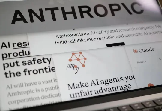 特朗普封杀Anthropic引爆硅谷，死对头奥特曼都来声援了