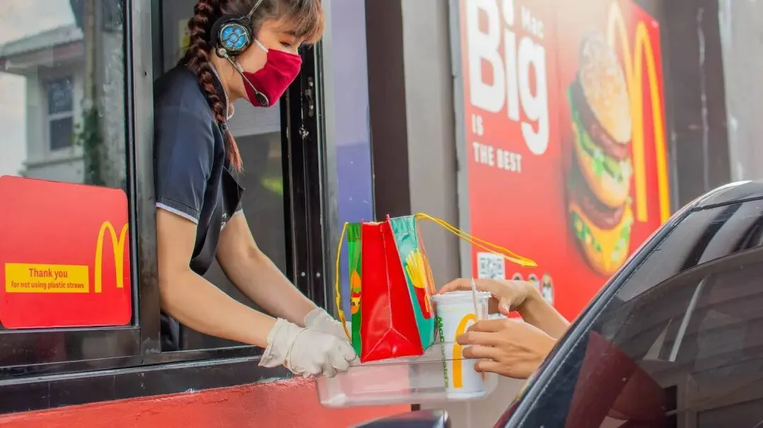 汉堡王给员工戴上 AI 耳机：你的每一句「谢谢」，都在被 AI 打分