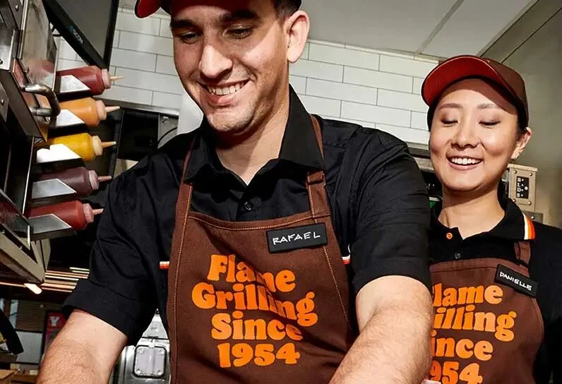 汉堡王给员工戴上 AI 耳机：你的每一句「谢谢」，都在被 AI 打分