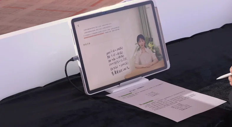 大模型越聪明,学习机越抢手:科大讯飞T90 Pro定义「真」个性化