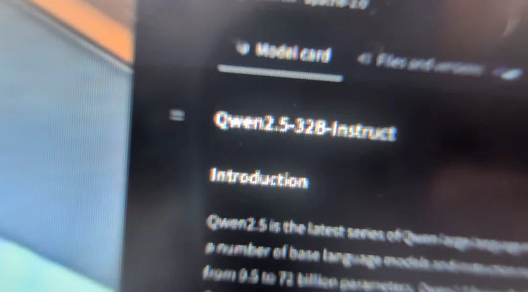 全球最大游戏博主「偷师」DeepSeek，爆改国产大模型干翻 ChatGPT