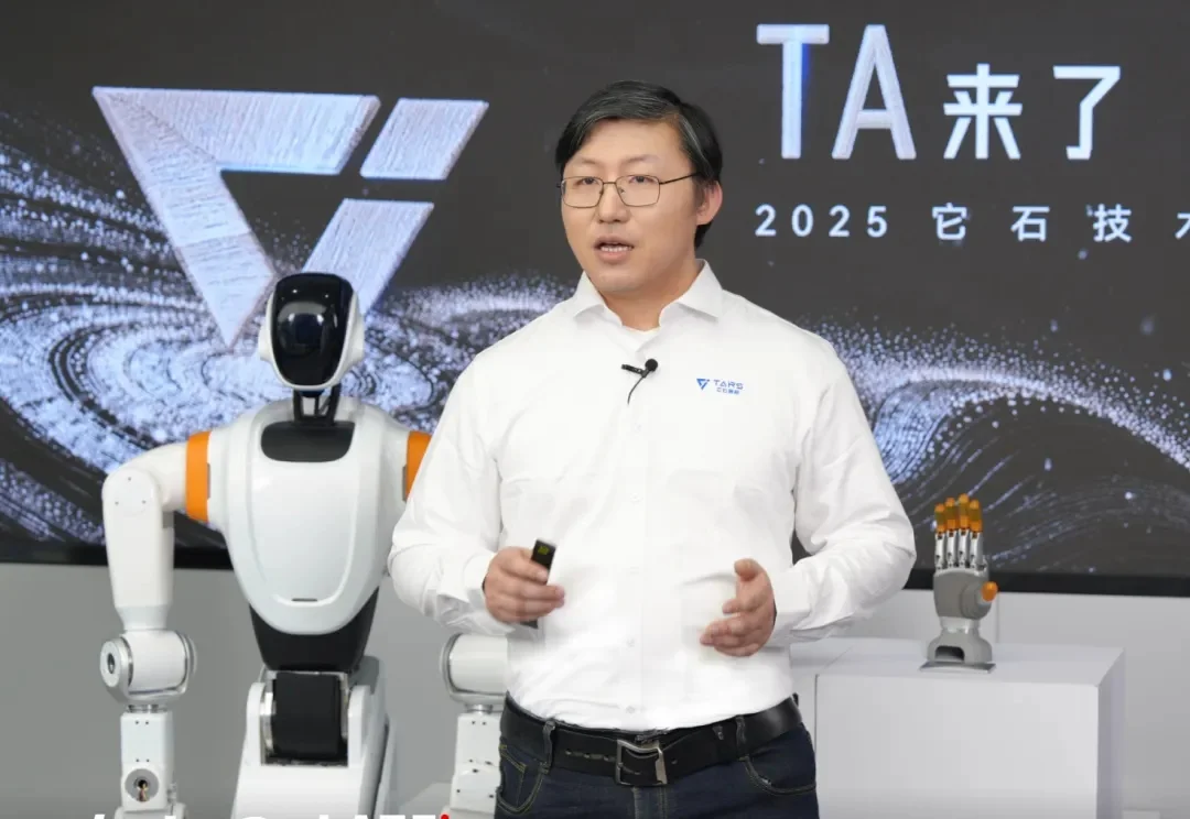 陈亦伦和李震宇创立的具身公司它石智航，不做 VLA、不仿真，不走主流路线