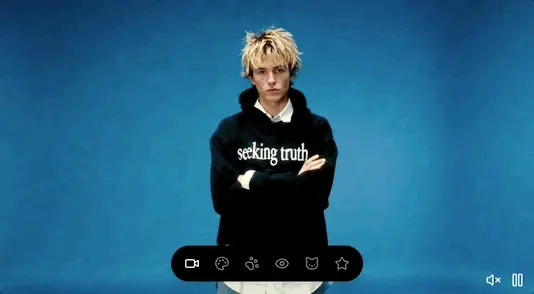 马斯克视频生成模型首次交卷！电影级运镜+音效，免费可玩