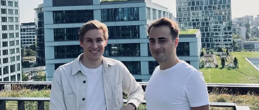 1年估值暴涨超500亿！黄仁勋安利的AI创企融资35亿，计划IPO