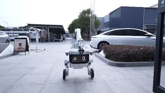 交大系杀出具身赛道重围！1万台订单在手，以世界模型重塑万亿城市基建