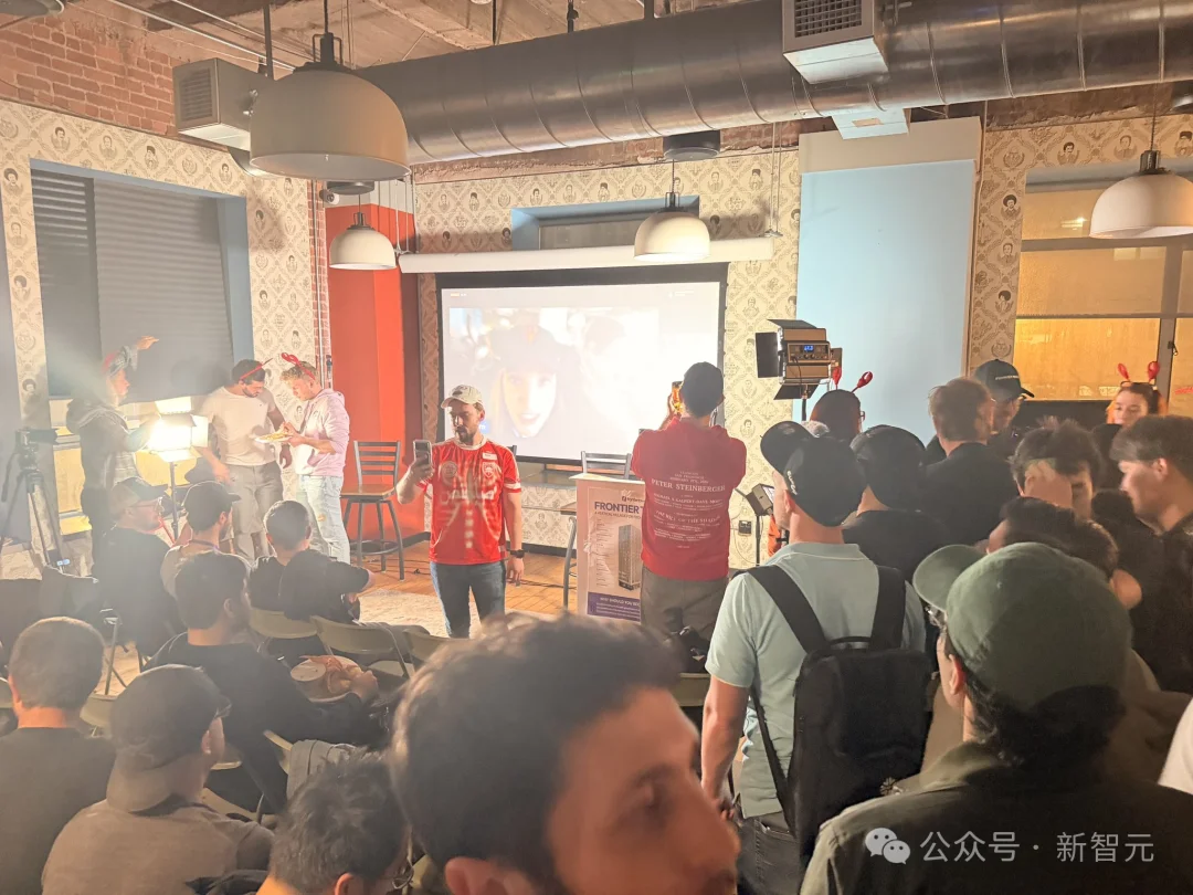 OpenClaw全球首聚，千人挤爆旧金山！龙虾头机器人现场乱逛太炸裂