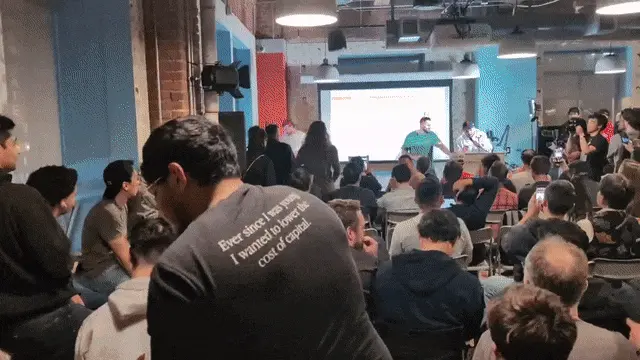 OpenClaw全球首聚，千人挤爆旧金山！龙虾头机器人现场乱逛太炸裂